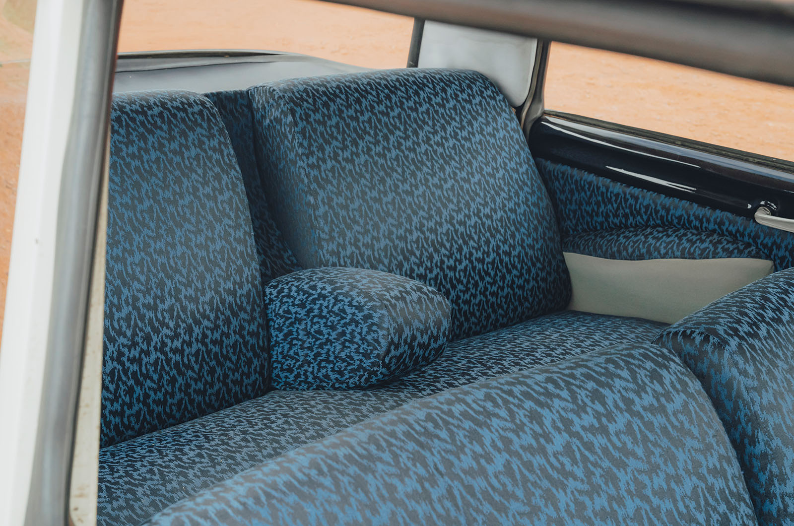 Classic & Sports Car – Jaguar 2.4 vs Citroën ID19: a stroke of genius