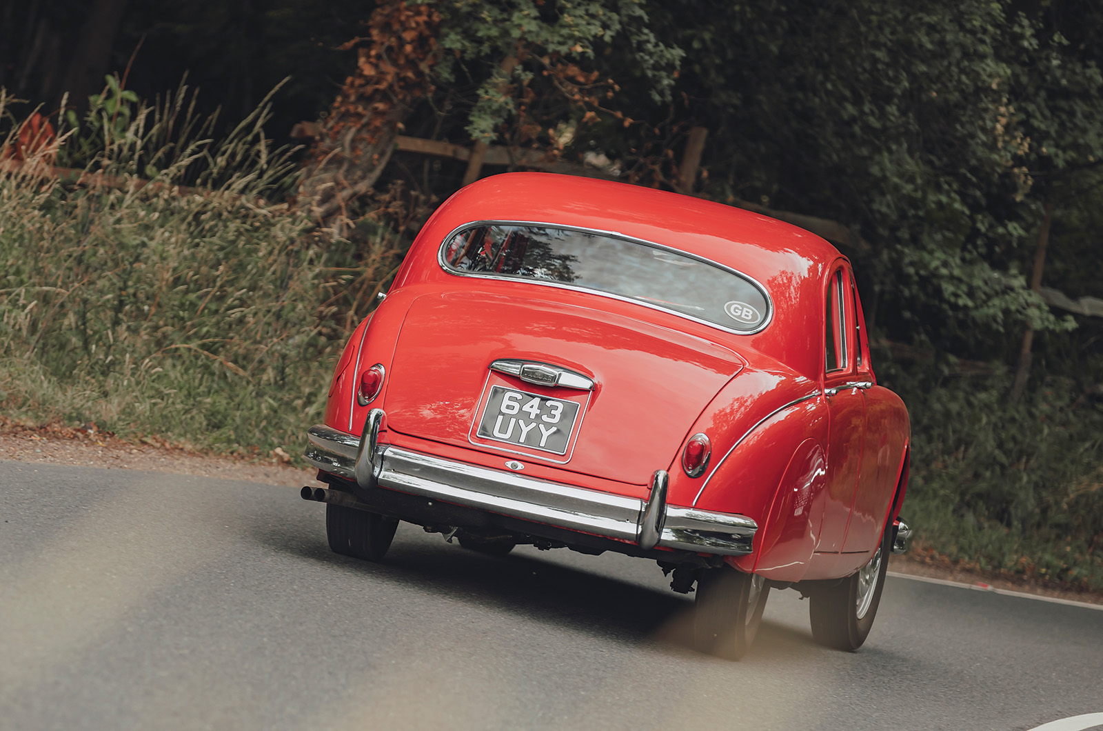 Classic & Sports Car – Jaguar 2.4 vs Citroën ID19: a stroke of genius