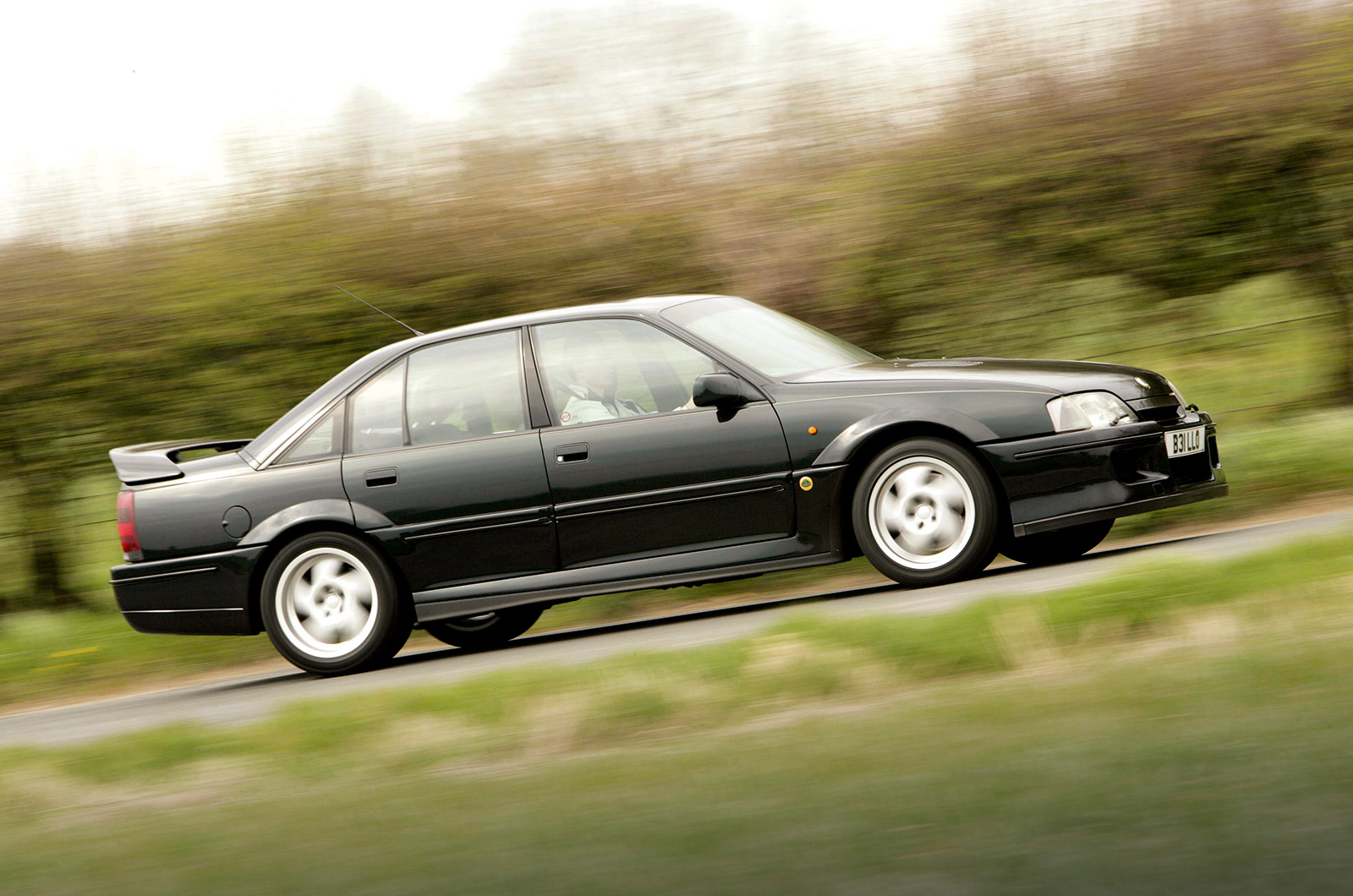 Classic & Sports Car – Lotus Carlton vs Lancia Thema 8.32: looks can be deceiving