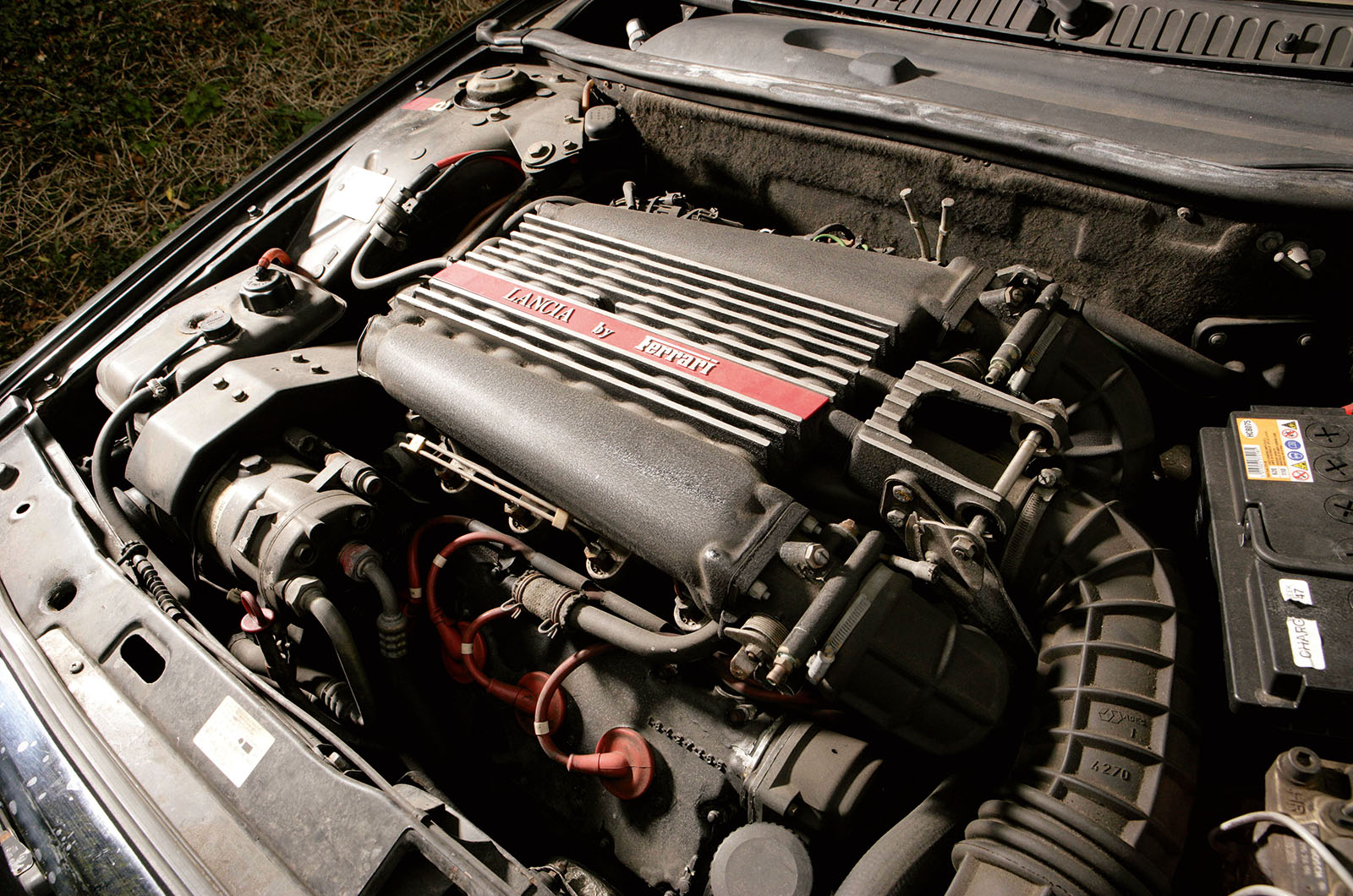 Classic & Sports Car – Lotus Carlton vs Lancia Thema 8.32: looks can be deceiving