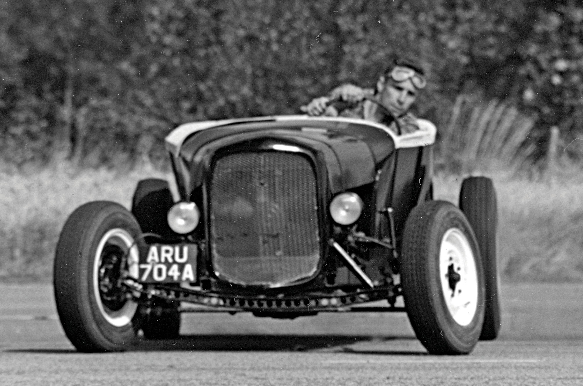 Classic & Sports Car – Low-Flyers hot-rod club: growing old disgracefully