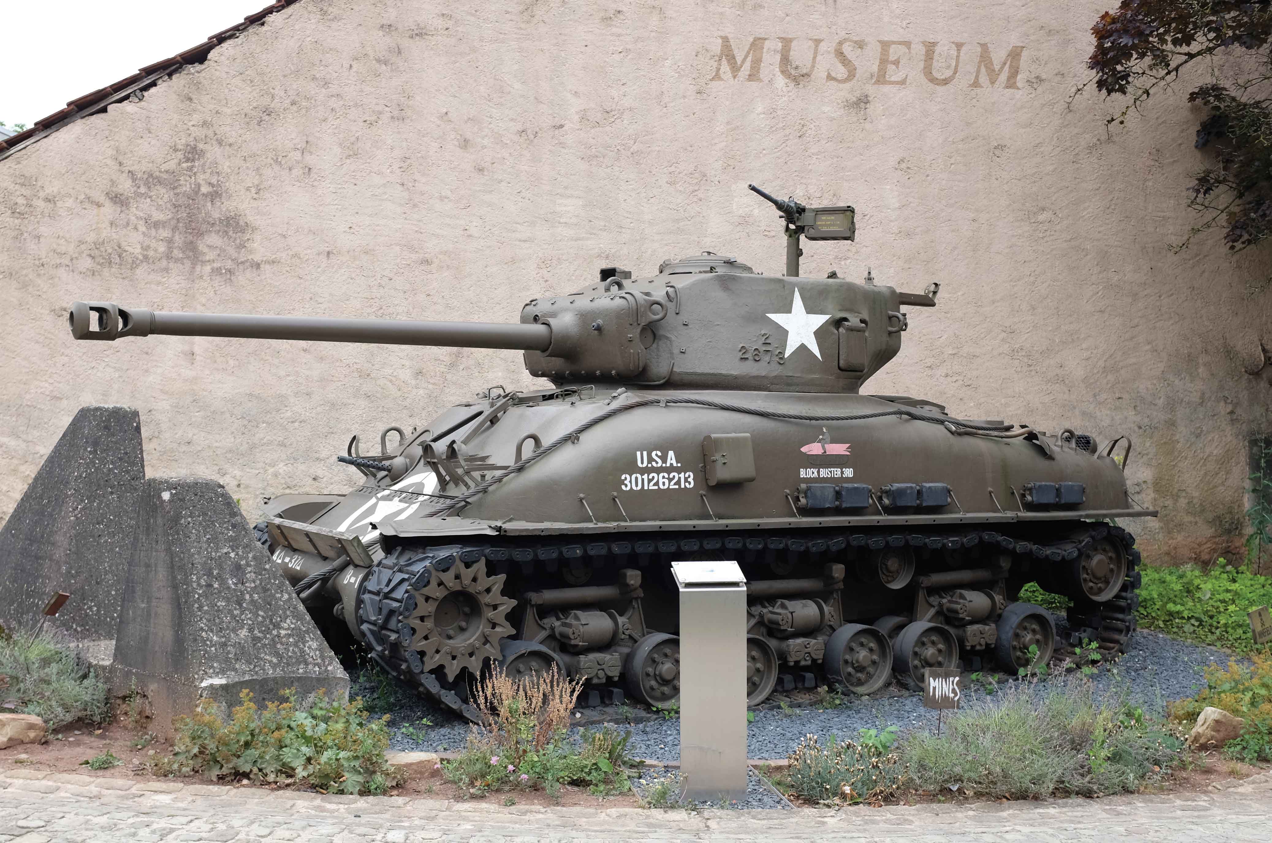 Classic & Sports Car – Classic shrine: Musée National d’Histoire Militaire