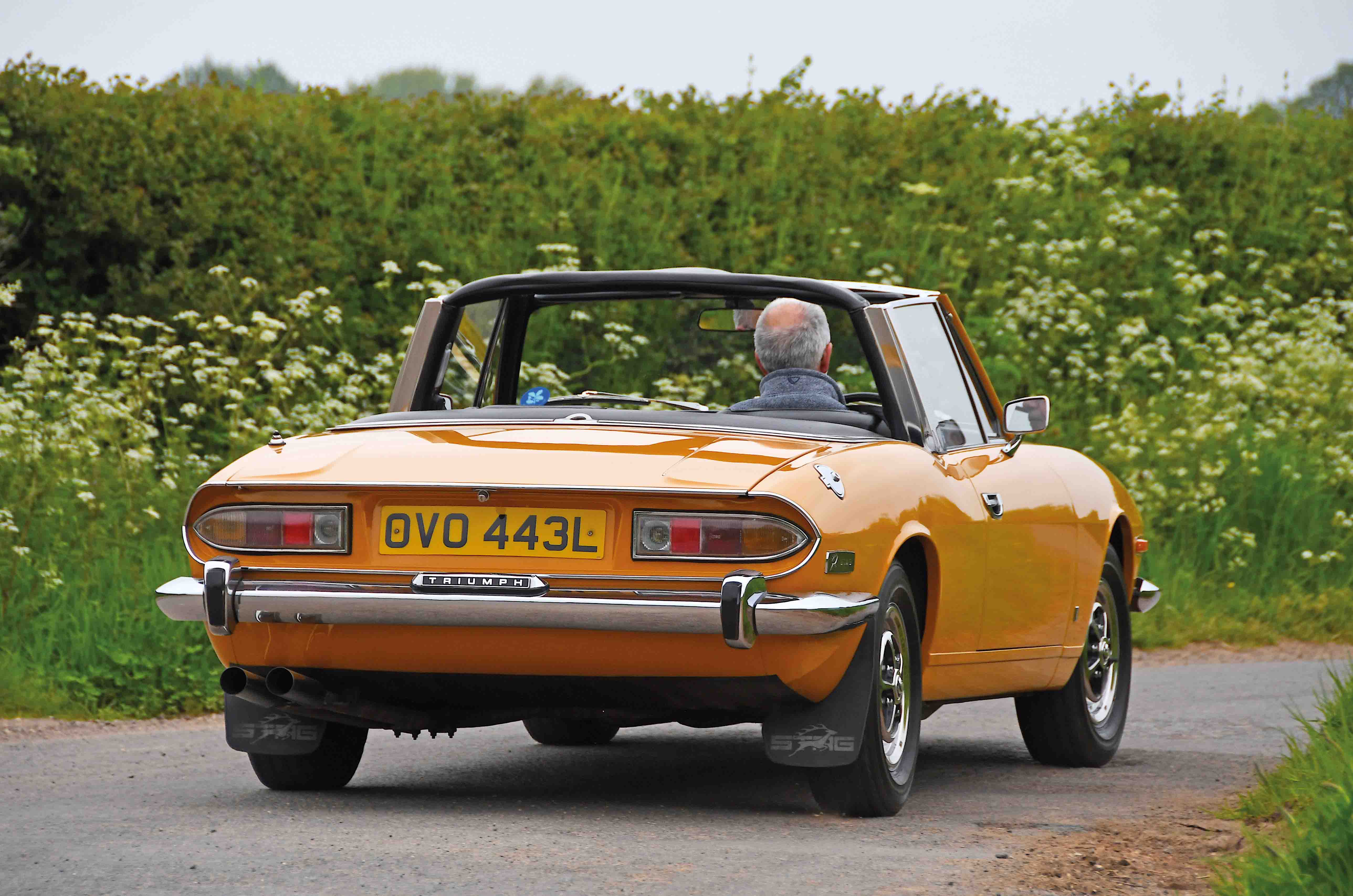Classic & Sports Car – Triumph Stag vs BMW 2002 Cabriolet: open for the family