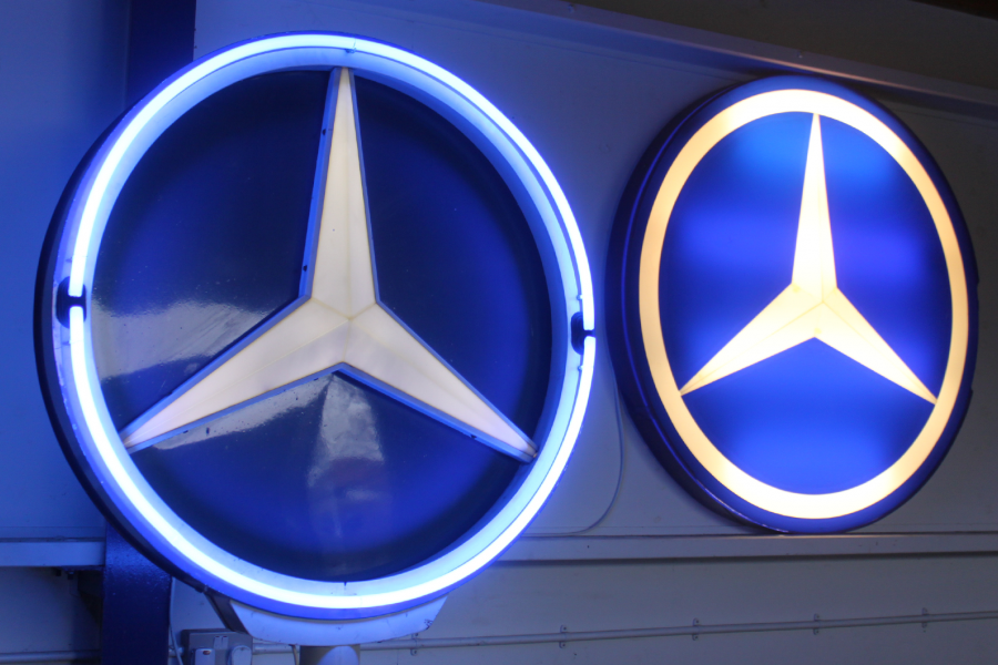 Classic & Sports Car – This is the Mercedes automobilia sale of your dreams