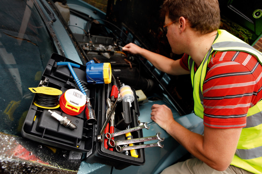 Classic & Sports Car – How to... prepare for a breakdown