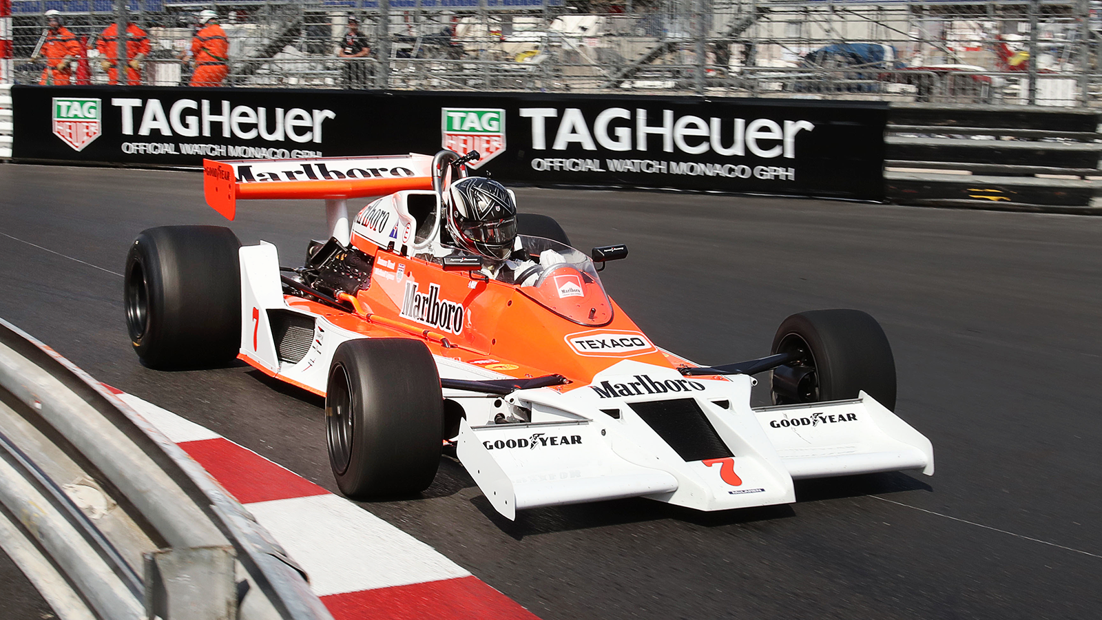 McLaren M26